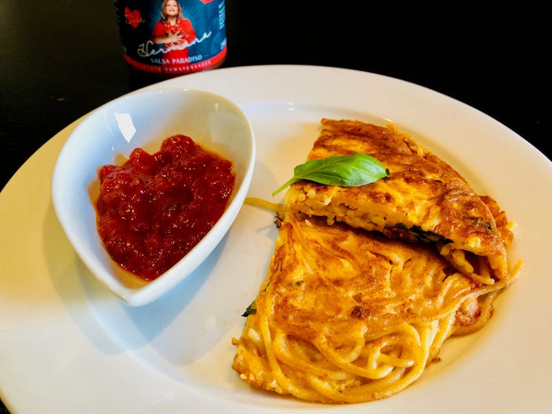 Frittata-aus-Spaghetti-und-Eiern-mit-hermina-tomatensauce