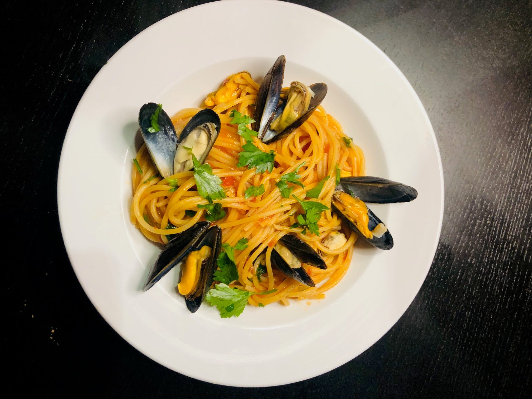 Spaghetti-mit-Miesmuscheln-und-hermina-tomatensauce