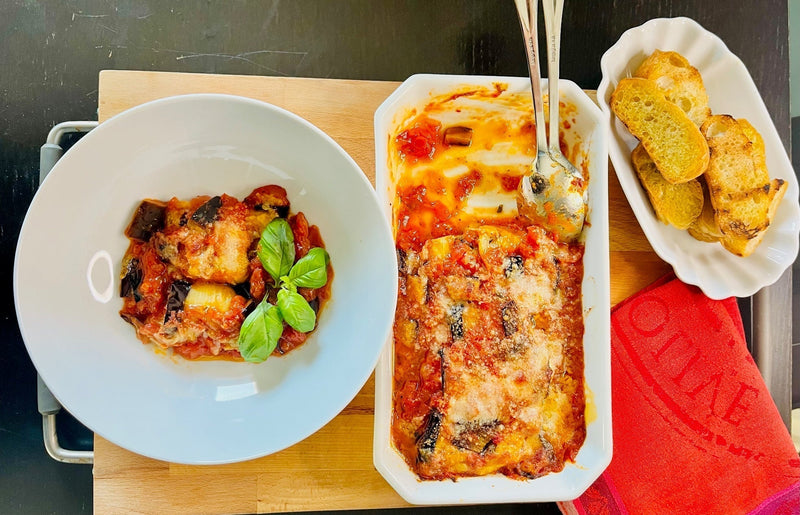 Auberginen-Roulanden-mit-Scamorza-auf-Tomatensosse
