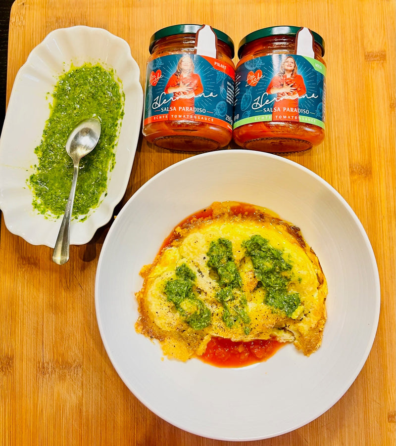 Blumenkohl-Parmesan-Schnitzel-auf-Tomatensauce