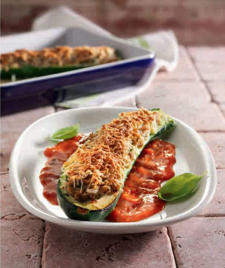 Zucchini-gefuellt-mit-Thunfisch-gratiniert-Rezept-mit-Tomatensauce-by-Hermina-Deiana
