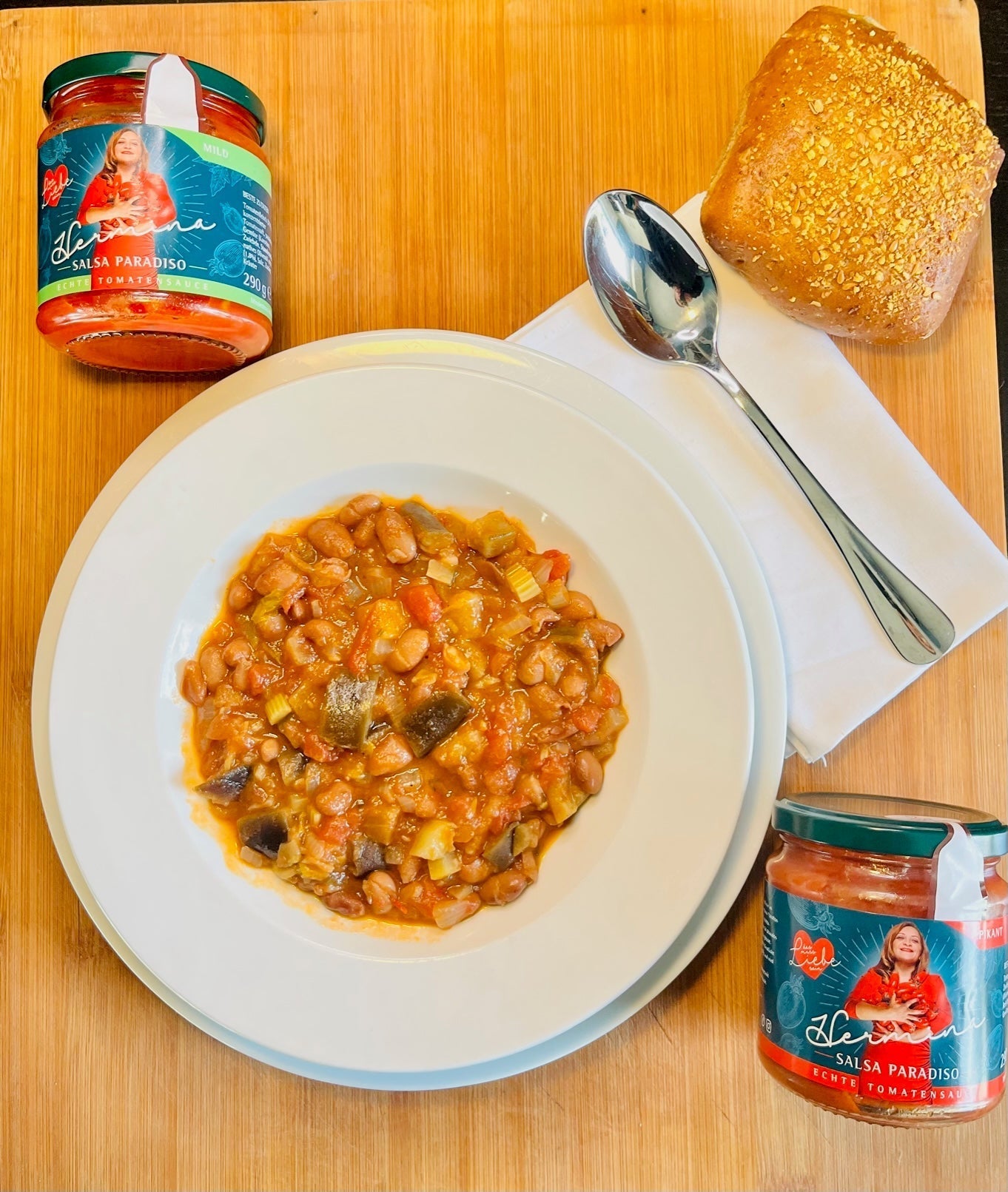 Auberginen-mit-weißen-bohnen-ein-wunderbares-veganes-Rezept-mit-Hermina-Tomatensauce