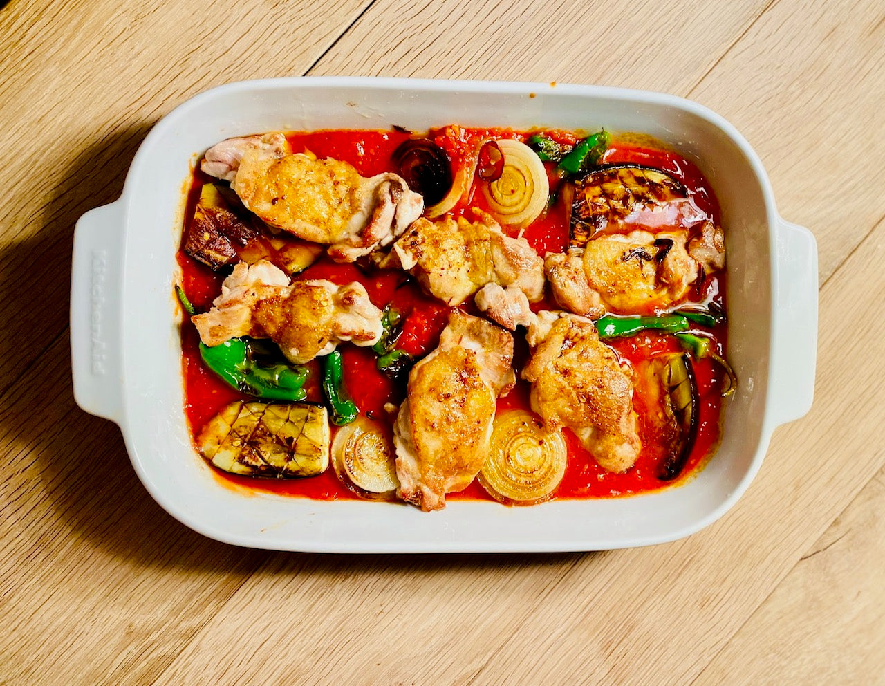 Pollo-fino-mit-mediterranem-gemuese-auf-hermina-tomatensauce