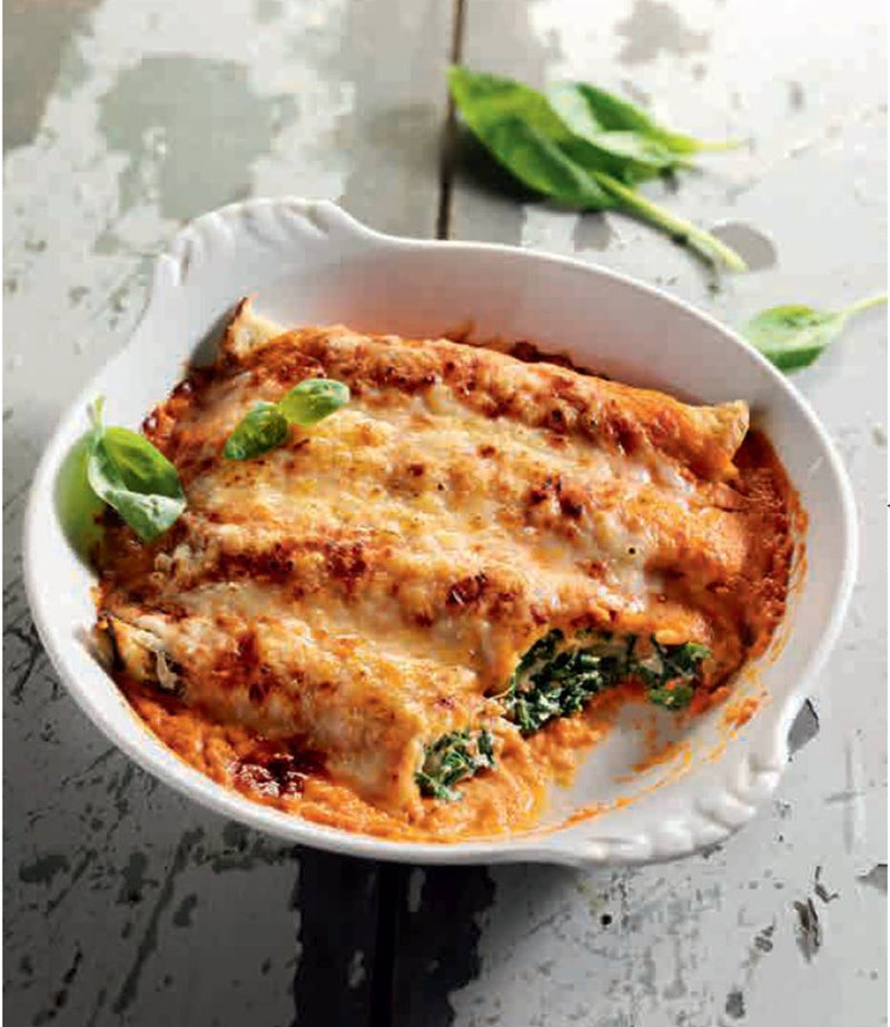Crêpes-Crespelle-Pfannkuchen-mit-Ricotta-Spinat-Füllung-mit-hermina-tomatensauce-überbacken