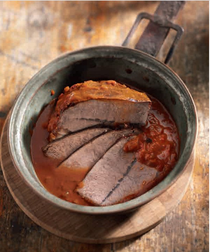 Schmorbraten-Sonntagsessen-in-Neapel-Italien