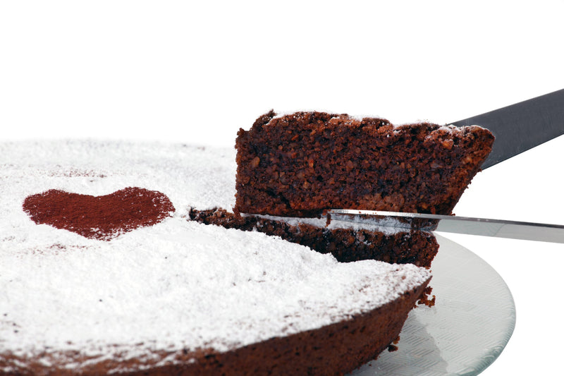 Torta-Caprese-Schokoladen-Mandel-Kuchen-Spezialitaet-von-der-Insel-Capri-im-Golf-von-Neapel