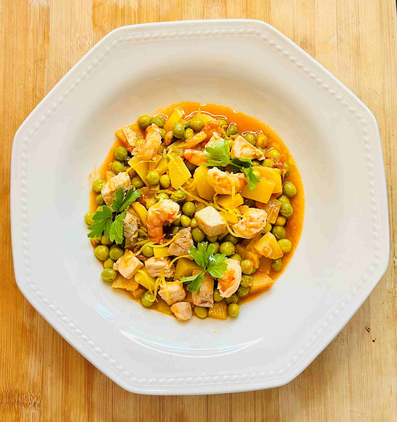 Schmortopf-mit-frischen-Erbsen-Schwertfisch-Garnelen-in-Salsa-Paradiso-Tomatensauce-Rezept-von-Hermina-Deiana
