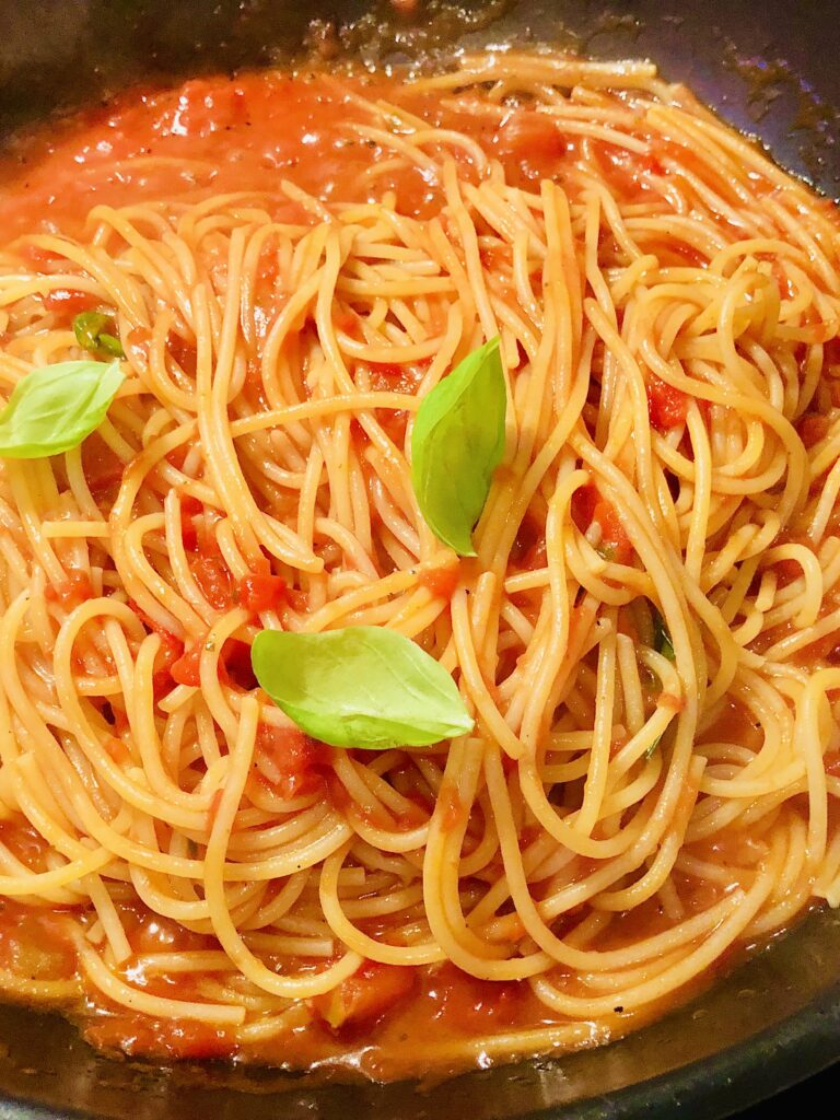 Spaghetti-mit-Salsa-Paradiso-Pikant-hermina-tomatensauce